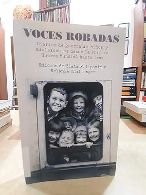 Imagen del vendedor de VOCES ROBADAS. Diarios de guerra de nios y adolescentes desde la Primera Guerra Mundial hasta Irak. a la venta por LLIBRERIA KEPOS-CANUDA