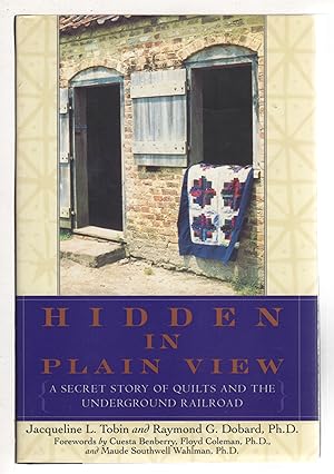 Immagine del venditore per HIDDEN IN PLAIN VIEW: A Secret Story of Quilts and the Underground Railroad. venduto da Bookfever, IOBA  (Volk & Iiams)