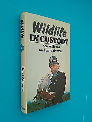 Immagine del venditore per Wildlife in Custody venduto da Books & Bobs