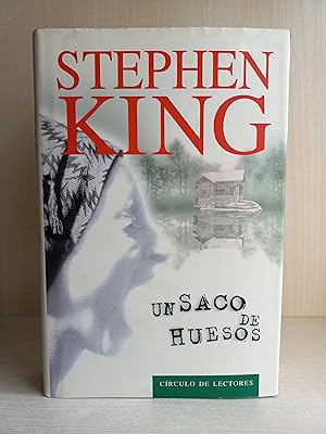 Imagen del vendedor de Un saco de huesos. Stephen King. Crculo de lectores, 1999. a la venta por Bibliomania