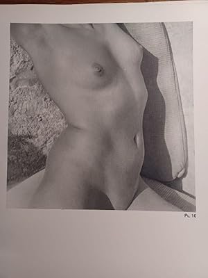 Bild des Verkufers fr Images d'une Femme vingt-quatre. tudes de Nu avec un avant-propos de Jules Romains. zum Verkauf von Librairie L'Abac / Gimmic SRL