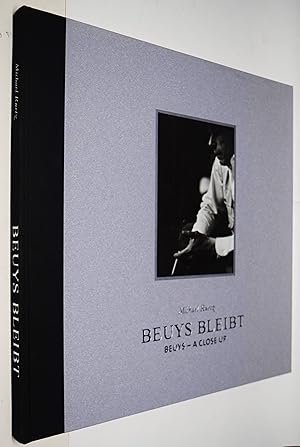 Beuys bleibt. Beuys - a close up. (Mit einem Text von Michael Ruetz und einem Vorwort von Werner ...