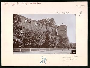 Fotografie Brück, Sohn Meissen, Ansicht Eger, Strassenpartie an der Kaiserburg und Mühltorturm