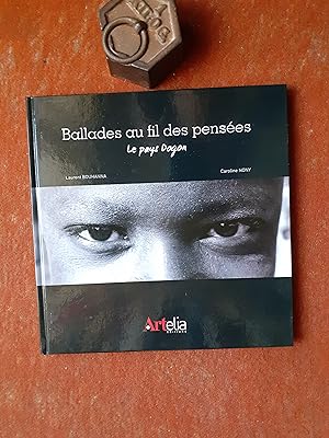 Image du vendeur pour Ballades au fil des penses - Le pays Dogon mis en vente par Librairie de la Garenne