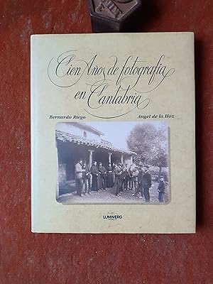 Imagen del vendedor de Cien Anos de fotografia en Cantabria a la venta por Librairie de la Garenne