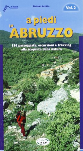 Bild des Verkufers fr A piedi in Abruzzo. 134 passeggiate, escursioni e trekking alla scoperta della natura zum Verkauf von WeBuyBooks