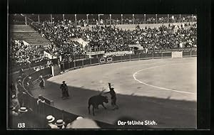 Bild des Verkufers fr Ansichtskarte Der ttliche Stich beim Stierkampf zum Verkauf von Bartko-Reher