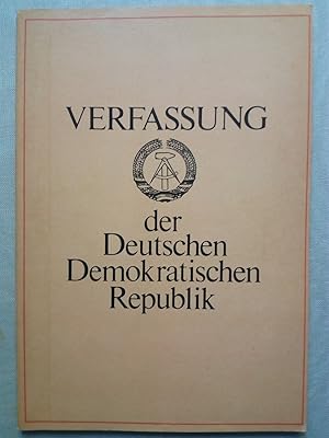 Image du vendeur pour Verfassung der Deutschen Demokratischen Republik vom 6. April 1968 in der Fassung des Gesetzes zur Ergnzung und nderung der Verfassung der Deutschen Demokratischen Republik vom 7. Oktober 1974. mis en vente par Versandantiquariat Jena