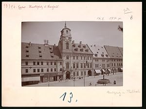 Fotografie Brück, Sohn Meissen, Ansicht Eger, Marktplatz und Rathaus, Geschäfte Franz Wollrab, Ru...