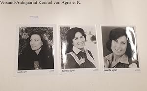 Bild des Verkufers fr Loretta Lynn : 3 unsignierte Autogrammfotos : zum Verkauf von Versand-Antiquariat Konrad von Agris e.K.