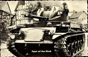 Ansichtskarte / Postkarte Deutsche Bundeswehr, Panzer auf dem Marsch