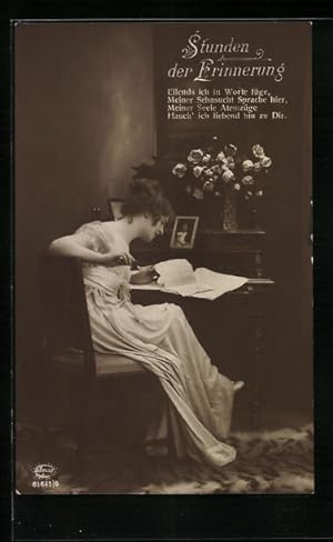 Bild des Verkufers fr Foto-Ansichtskarte Amag: Stunden der Erinnerung, Frau liest voller Sehnsucht zum Verkauf von Bartko-Reher