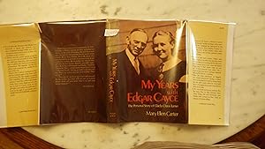 Image du vendeur pour MY YEARS WITH EDGAR CAYCE In Dustjacket. SIGNED By Turner, Biography of Secretary, Gladys Davis Turner Personal Story who Transcribed Messages He Delivered when He Was Asleep PSYCHIC TRANCES America s Prophet, . ,, In Dustjacket of Photo Edgar Cayce & His Secretary Gladys Davis Turner, SIGNED BY HER. mis en vente par Bluff Park Rare Books