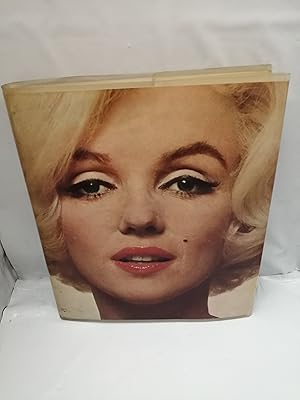 Bild des Verkufers fr Marilyn. A biography (Hardcover) zum Verkauf von Libros Angulo