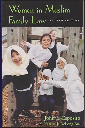 Imagen del vendedor de WOMEN IN MUSLIM FAMILY LAW Second Edition (Contemporary Issues in the Middle East (Paperback) ) a la venta por Easton's Books, Inc.