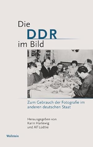 Bild des Verkufers fr Die DDR im Bild : Zum Gebrauch der Fotografie im anderen deutschen Staat zum Verkauf von AHA-BUCH GmbH