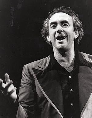 Immagine del venditore per Jonathan Pryce in Miss Saigon Vintage London Theatre 10x8 Press Photo venduto da Postcard Finder