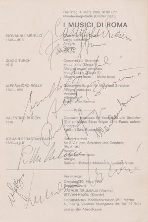 Signiertes Konzertprogramm mit 9 Unterschriften.