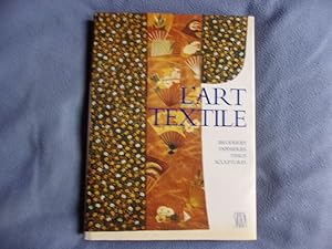 Seller image for L'art textile- broderies tapisseries tissus sculptures for sale by arobase livres