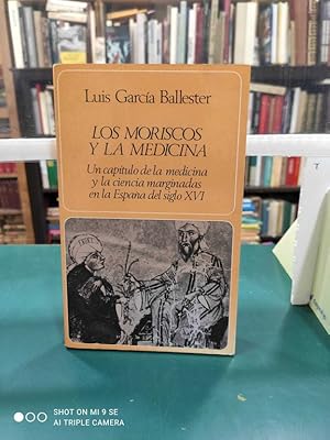 Imagen del vendedor de LOS MORISCOS Y LA MEDICINA a la venta por ABACO LIBROS USADOS