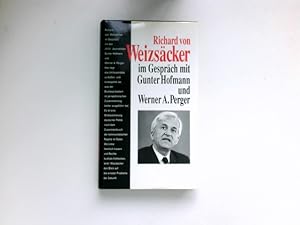 Imagen del vendedor de Richard von Weizscker im Gesprch mit Gunter Hofmann und Werner A. Perger a la venta por Antiquariat Buchhandel Daniel Viertel