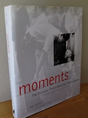 Seller image for Moments - The Pulitzer Prize Winning Photographs A Visual Chronicle of Our Time Foreword by Seymour Topping for sale by Versandantiquariat Gebraucht und Selten