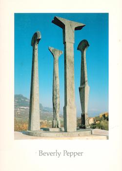 Bild des Verkufers fr Beverly Pepper: Urban Altars and Ritual Sculpture. Exhibition at Andre Emmerich Gallery, 1-30 May 1986. zum Verkauf von Wittenborn Art Books