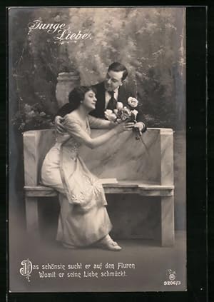 Bild des Verkufers fr Foto-Ansichtskarte RPH Nr. 3206 /3: Junger Mann berreicht seiner Angebeteten einen Rosenstrauss, Junge Liebe zum Verkauf von Bartko-Reher