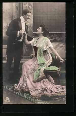 Bild des Verkufers fr Foto-Ansichtskarte RPH Nr. 1556 /2: Eleganter Herr gesteht der Angebeteten seine Liebe zum Verkauf von Bartko-Reher