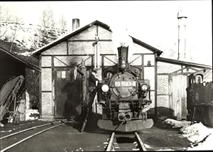 Bild des Verkufers fr Ansichtskarte / Postkarte Jhstadt im Erzgebirge, Schmalspurbahn Wolkenstein Jhstadt, Lokomotive 99 1583-6, Lokschuppen zum Verkauf von akpool GmbH