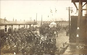 Foto Ansichtskarte / Postkarte Kriegsflüchtlinge in einem Auffang Lager November 1918, I WK