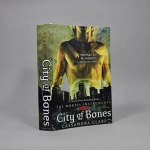 Imagen del vendedor de City Of Bones Cassandra Clare 2007 Bg6 a la venta por Libros librones libritos y librazos