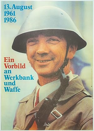 Imagen del vendedor de [DDR-Plakat: 13. August 1961/1986 - Ein Vorbild an Werkbank und Waffe. - Offsetdruck]. - a la venta por Antiquariat Tautenhahn