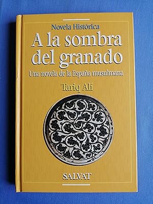 Imagen del vendedor de A la sombra del granado : una novela de la Espaa musulmana a la venta por Perolibros S.L.