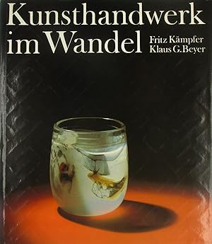 Seller image for Kunsthandwerk im Wandel., Aus dem Schaffen dreier Jahrzehnte in der Deutschen Demokratischen Republik. for sale by Versandantiquariat Hbald