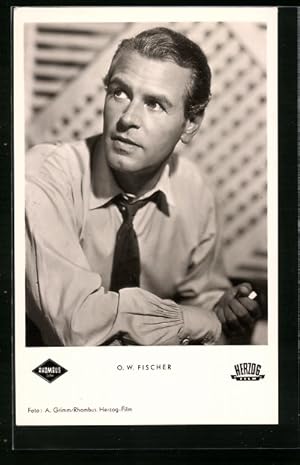 Bild des Verkufers fr Ansichtskarte Schauspieler O. W. Fischer in Hemd und Krawatte zum Verkauf von Bartko-Reher