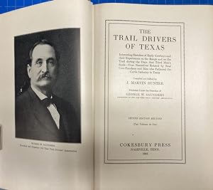 Imagen del vendedor de THE TRAIL DRIVERS OF TEXAS, INTERESTING SKETCHES OF EARLY COWBOYS AND THEIR EXPERIENCES ON THE RANGE AND ON THE TRAIL DURING THE DAYS THAT TRIED MEN'S SOULS - TRUE NARRATIVES RELATED BY REAL COW-PUNCHERS AND MEN WHO FATHERED THE CATTLE INDUSTRY IN TEXAS a la venta por BUCKINGHAM BOOKS, ABAA, ILAB, IOBA