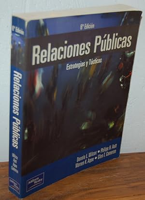 Seller image for RELACIONES PBLICAS. Estrategias y Tcticas for sale by EL RINCN ESCRITO