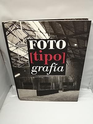 Imagen del vendedor de FOTO(tipo)grafa (Fototipografa): La tipografa vista a travs de la fotografa (Catlogo exposicin Cromotex) a la venta por Libros Angulo