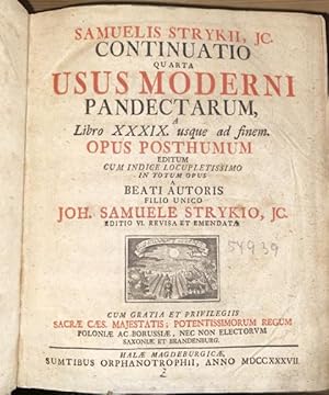 Bild des Verkufers fr Continuatio Quarta Usus Moderni Pandectarum . A Libro XXXIX. usque ad finem. Opus Posthumum Editum Cum Indice Locupletissimo In Totum Opus . Mit gestochene Titelvigenette. zum Verkauf von Treptower Buecherkabinett Inh. Schultz Volha