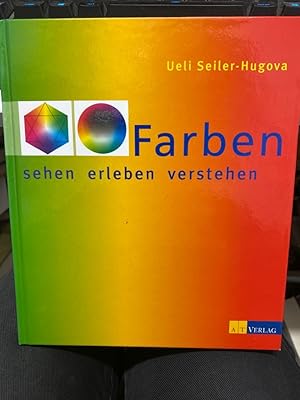 Seller image for Farben sehen, erleben, verstehen. Dunkelheit sinnlich erfahren. Die farbige Aura einer Kerzenflamme im Dunkeln beobachten. Mit der Brechung des Lichts durch das Prisma experimentieren. Mit Pflanzenblten einen Farbenkreis legen. Ein Regenbogeninstrument bauen. Ausgehend von einfachen sinnlichen Erfahrungen und Experimenten fhrt der Autor Schritt fr Schritt aus der Dunkelheit und aus dem Licht zu den Farben, zum Regenbogen und zum Farbenkreis. Er zeigt die verschiedenen Farbenkreise von J. W. Goethe, Rudolf Steiner und Harald Kppers. Schliesslich werden die Grundfarben optisch in der Addition und Subtraktion, die Komplementrfarben und das Rtsel der farbigen Schatten auf einfache, anschauliche Weise erklrt. Der zweite Teil des Buches beleuchtet die Hintergrnde, Psychologie und Mythologie der Farben. Er spricht die Visualisierung und die Energien der Farben an (Chakren), zeigt sinnenhafte Zusammenhnge und Analogien zwischen Farben, Planeten und Tierkreiszeichen auf und weist schli for sale by bookmarathon