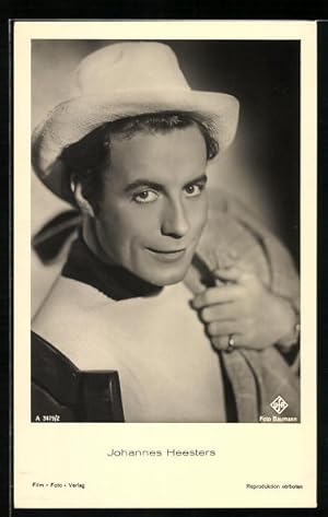 Bild des Verkufers fr Ansichtskarte Schauspieler Johannes Heesters frech mit Hut zum Verkauf von Bartko-Reher