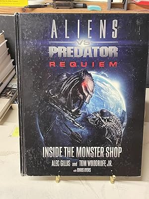 Immagine del venditore per Aliens Vs. Predator: Requiem- Inside the Monster Shop venduto da Chamblin Bookmine
