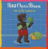 Image du vendeur pour Petit Ours brun va ? la piscine - Marie Aubinais mis en vente par Book Hmisphres