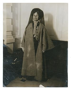 Bild des Verkufers fr [Photographic portrait]: English Suffragist Emmeline Pankhurst zum Verkauf von Between the Covers-Rare Books, Inc. ABAA