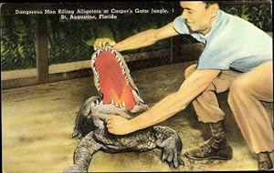 Ansichtskarte / Postkarte Dangerous Man killing Alligators at Casper's Gator Jungle, Florida USA