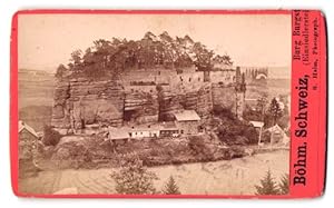 Fotografie H. Halm, Zittau, Ansicht Sloup, Blick auf den Einsiedlerstein mit Burg Burgstein