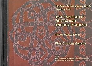 Bild des Verkufers fr Ikat Fabrics of Orissa and Andhra Pradesh: Studies in Contemporary Textile Crafts of India zum Verkauf von Allen Williams Books