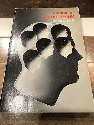 Imagen del vendedor de Victims of Groupthink: A Psychological Study of Foreign-Policy Decisions and Fiascoes a la venta por Rosario Beach Rare Books