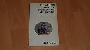 Seller image for Aus der Waagschale der Justitia : ein Lesebuch aus 2000 Jahren Rechtsgeschichte. for sale by Versandantiquariat Ingo Lutter